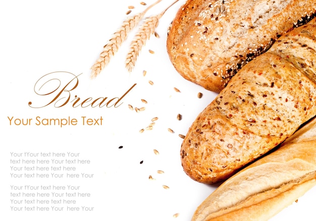 Pane tradizionale e grano appena sfornati
