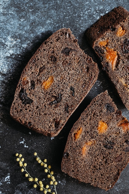 Pane vegano a fette, senza glutine e senza prodotti di origine animale. pane, senza glutine e senza prodotti di origine animale.