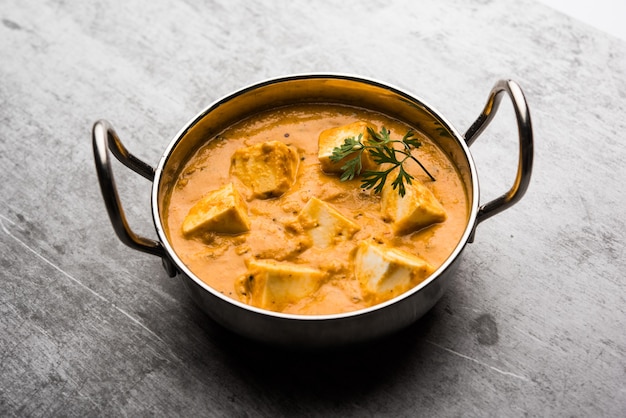 Paneer Korma, Kurma o Quorma è un popolare piatto principale indiano ricetta a base di ricotta con curry a base di cagliata, cocco e anacardi