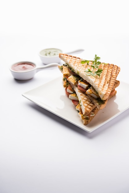 Paneer Sandwich - con ricotta indiana e verdure e chutney