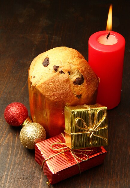 Panettone natalizio con decorazione