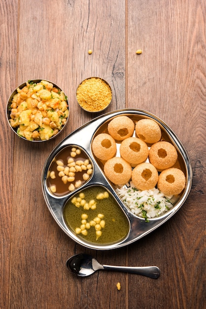 Pani Puri OR Golgappa è un popolare menu di chat indiano, messa a fuoco selettiva