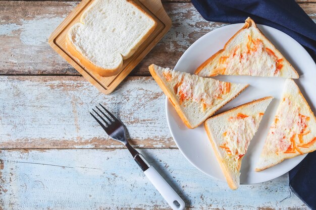 panini al pane sul tavolo