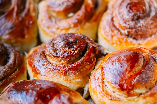 Panini alla cannella appena sfornati Dolci dolci fatti in casa