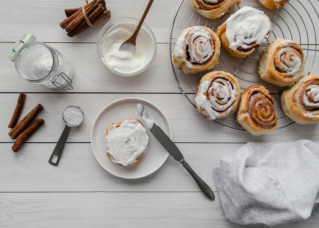 Panini alla cannella piatti con panna