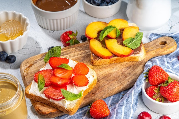 Panini alla frutta per la colazione