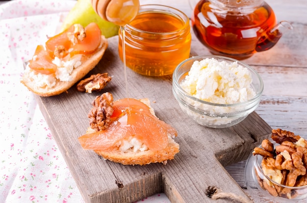 Panini con marmellata di ricotta e pere