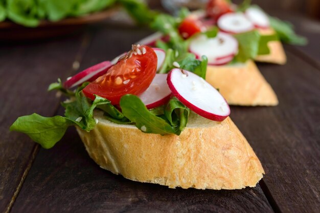 Panini con verdure e rucola