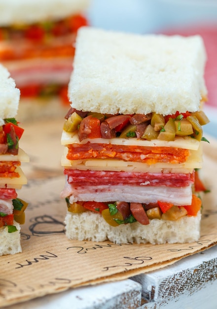 Panini Muffaletta