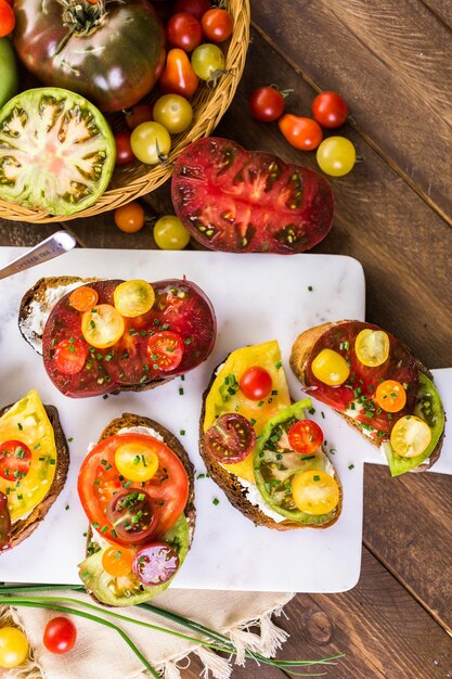 Panino al pomodoro realizzato con pomodori cimelio biologici.