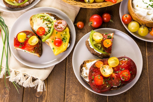 Panino al pomodoro realizzato con pomodori cimelio biologici.