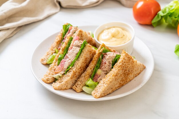 Panino al tonno fatto in casa