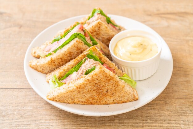 Panino al tonno fatto in casa