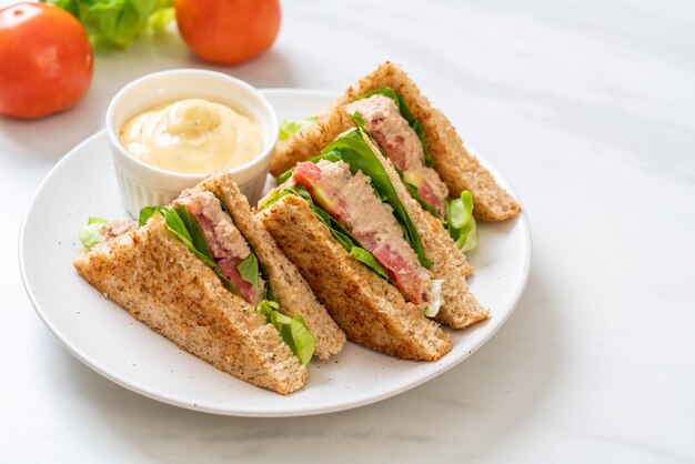 Panino al tonno fatto in casa