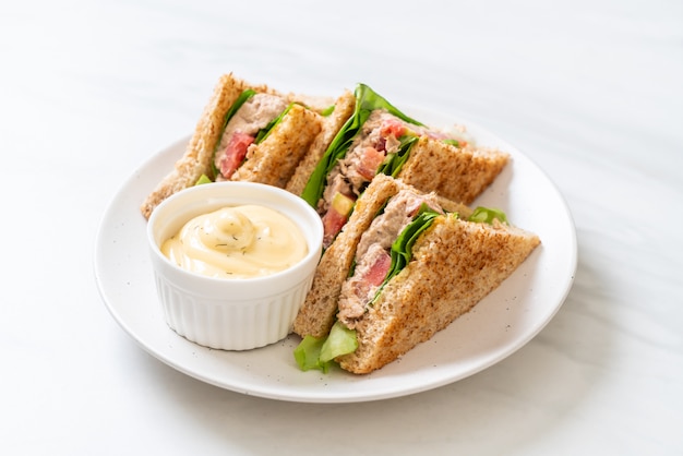 Panino al tonno fatto in casa