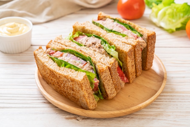 Panino al tonno fatto in casa