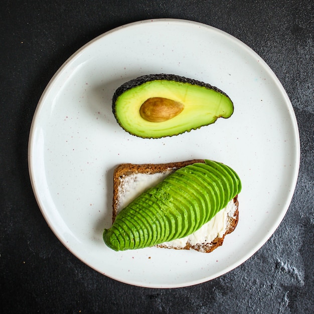 Panino con avocado (spuntino sano)