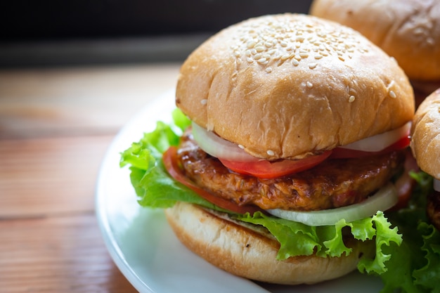 Panino con hamburger di pollo