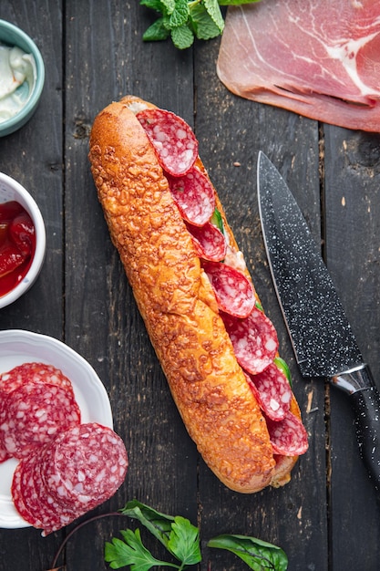 panino salsiccia fetta fast food porzione fresca dietetica pasto sano dieta alimentare natura morta