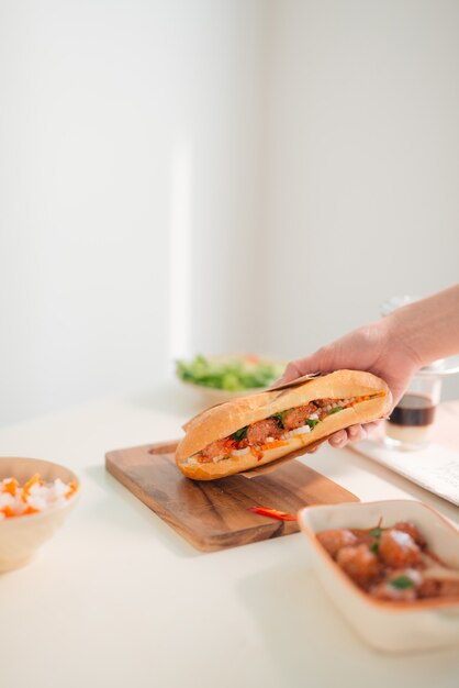 Panino vietnamita con polpette. Colazione tradizionale