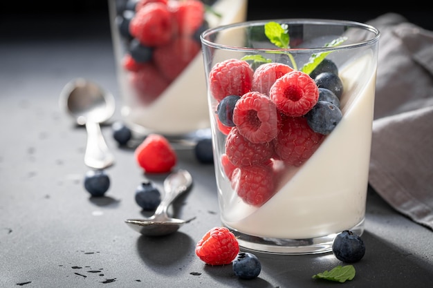 Panna Cotta a base di panna vaniglia e zucchero