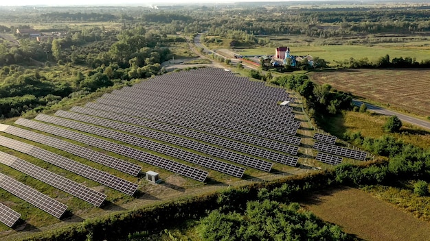 Pannelli solari in vista aerea. Pannelli poSolar in vista aerea. centrale elettrica che produce energia pulita