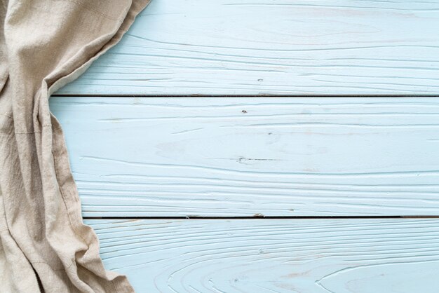 panno da cucina (tovagliolo) su fondo di legno blu