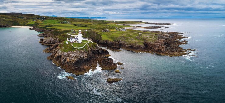 Panorama aereo del faro di Fanad Head in Irlanda