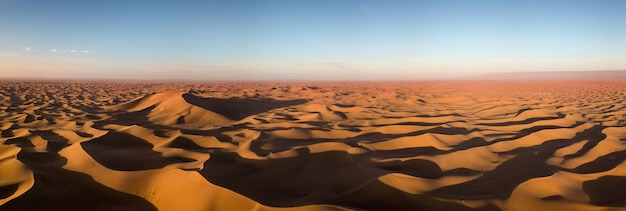 Panorama aereo nel deserto del Sahara all'alba