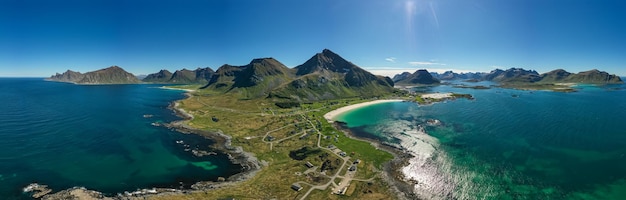 Panorama Beach Le isole Lofoten sono un arcipelago della contea di Nordland, in Norvegia. È noto per uno scenario caratteristico con montagne e vette spettacolari, mare aperto e baie riparate, spiagge