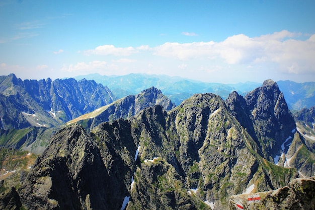 Panorama degli Alti Tatra con neve sulla montagna della Slovacchia