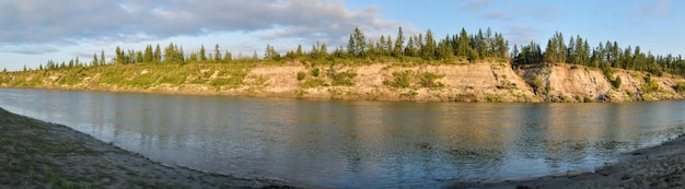 Panorama del fiume nel parco naturale di Taimyr