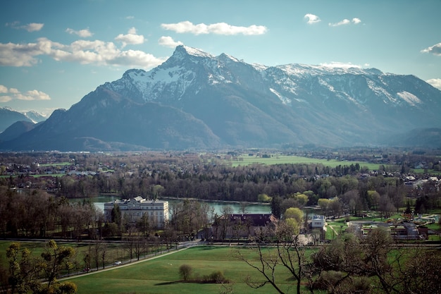 Panorama del massiccio montuoso alpino