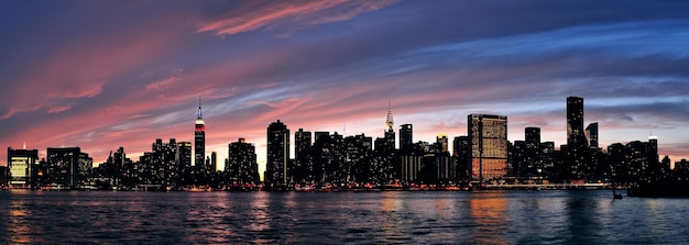 Panorama del tramonto di New York City Manhattan