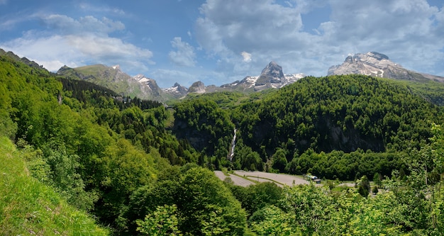 Panorama del villaggio di Gourette nei Pirenei francesi