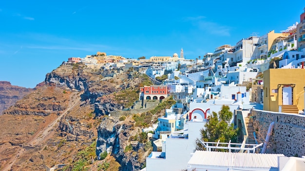 Panorama della città di Fira nell'isola di Santorini, Grecia. scenario greco