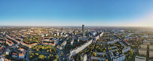 Panorama della città di Wroclaw, veduta aerea della moderna città europea con quartieri residenziali