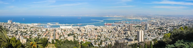 Panorama della città e del porto di Haifa