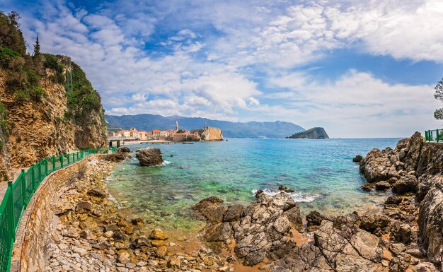 Panorama della costa vicino a Budva