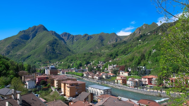 Panorama della località turistica lombarda di San Pellegrino Terme