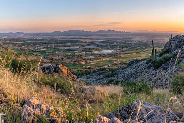 Panorama della McDowell Sonoran Preserve con vista su Scottsdale AZ durante un bellissimo tramonto