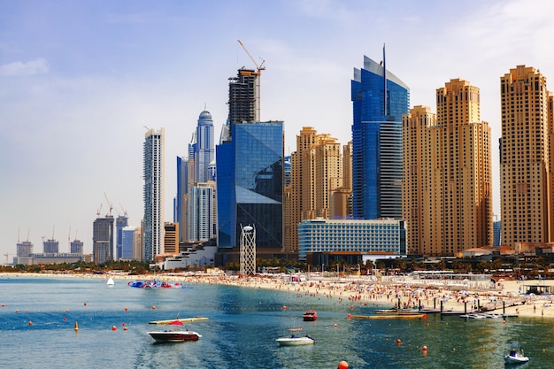 Panorama della spiaggia di jumeirah beach residence dubai