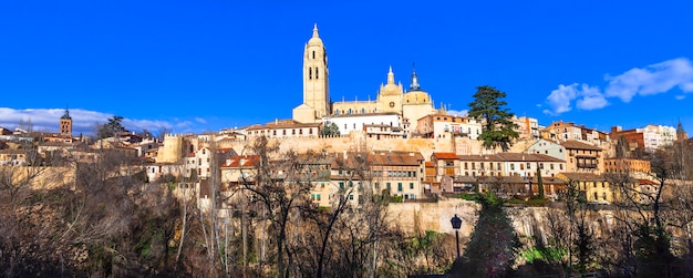 Panorama della vecchia città di Segovia