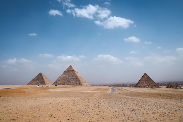 Panorama della zona con le grandi piramidi di Giza, in Egitto