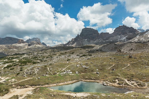 Panorama delle Alpi dolomitiche Tre Cime di Lavaredo in Italia