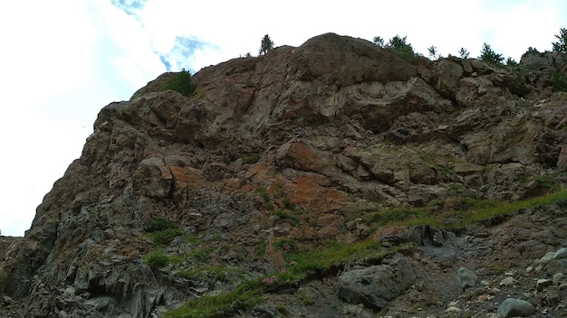 Panorama delle bellissime montagne caucasiche