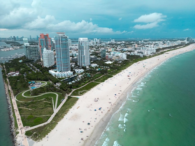 Panorama dello skyline della città di Miami Beach skyline della città di Miami Florida South Point Park nell'antenna di Miami Beach