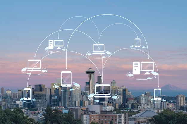 Panorama dello skyline di Seattle da Kerry Park Grattacieli del centro finanziario al tramonto Washington USA Ologramma dei social media Concetto di networking e stabilire nuove connessioni tra persone