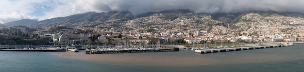 Panorama di Funchal in Madiera nel tardo pomeriggio