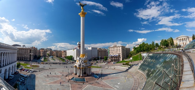 Panorama di Piazza Indipendenza nel centro di Kiev Ucraina